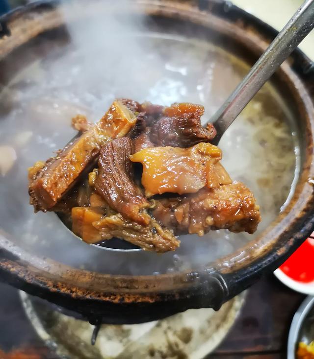 广州牛杂吃评第2期！大沙地这家四十年炭炉牛杂煲味道实在太正