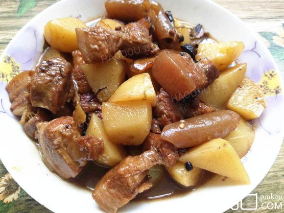 五花肉炖土豆