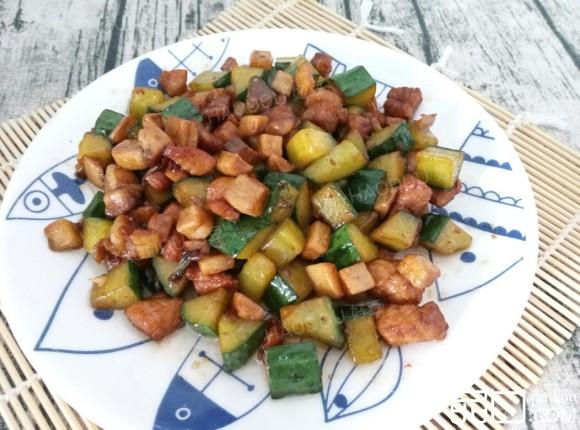 杏鲍菇黄瓜炒肉丁