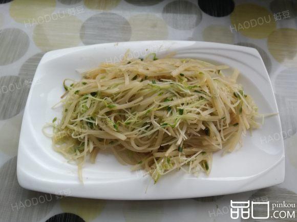 土豆丝炒芽苗菜