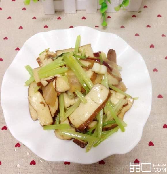芹菜香干炒腊肉
