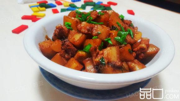 五花肉焖土豆块