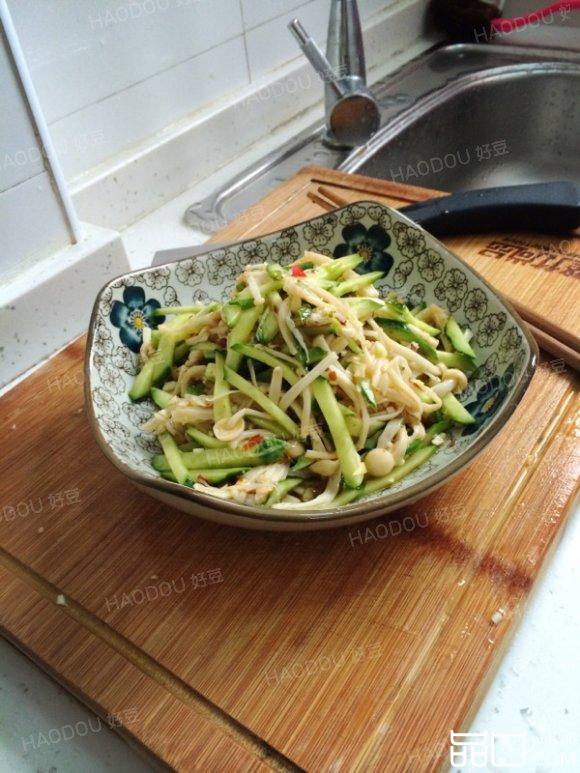凉拌金针菇黄瓜
