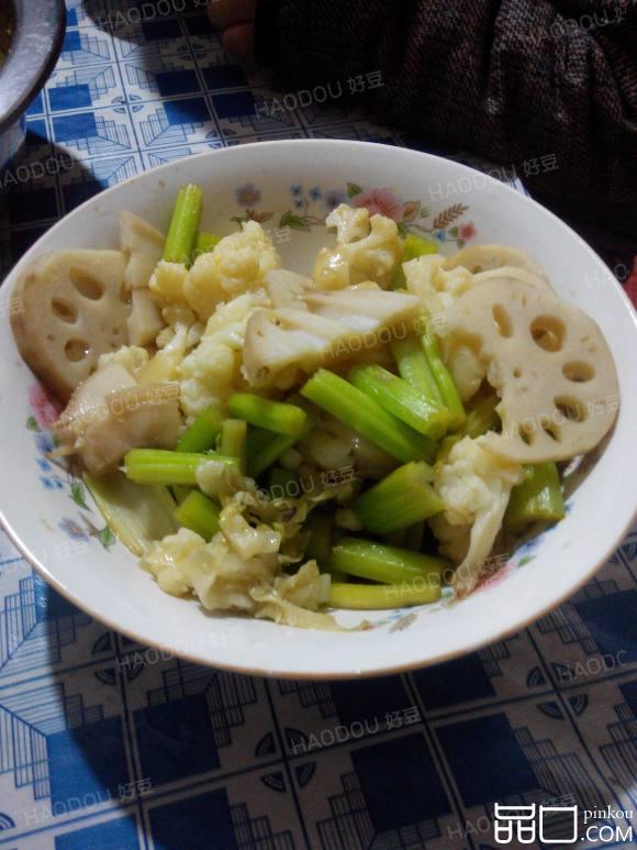 凉拌芹菜菜花藕片