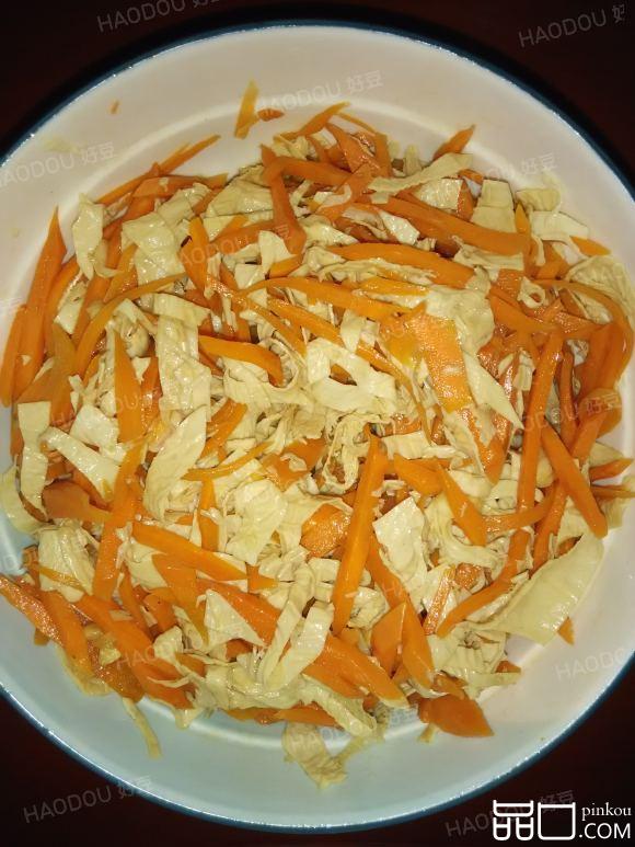胡萝卜拌豆腐皮