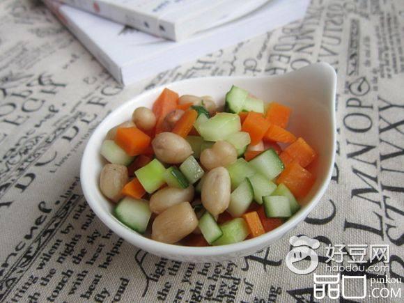 凉拌胡萝卜青瓜花生米