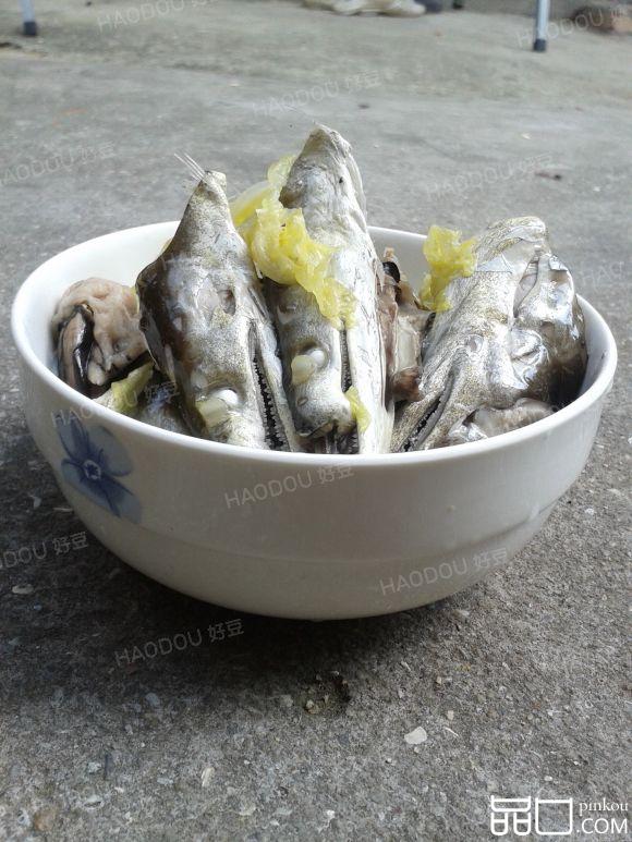 白菜煮鳗鱼头汤