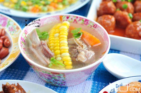 胡萝卜玉米排骨汤