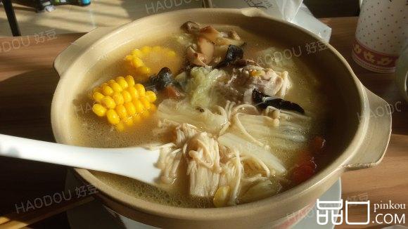 时蔬鲫鱼汤