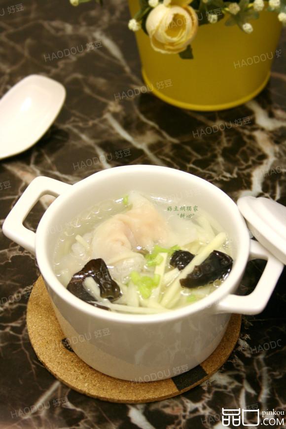 茭白木耳鱼饺汤