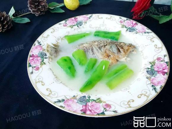 胜瓜炖鱼汤