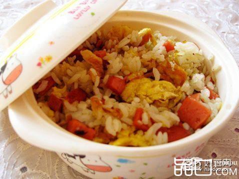 火腿肠蛋炒饭