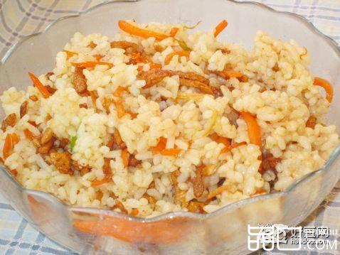 胡萝卜肉丝炒饭