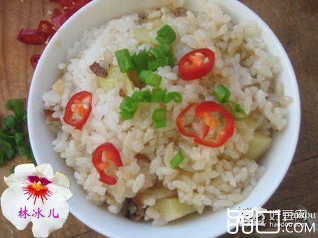 腊肉土豆焖饭