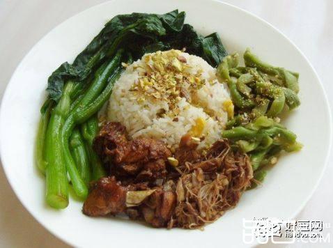 青菜鸡肉盖浇饭