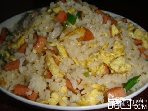 火腿肠鸡蛋炒饭