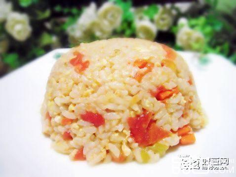 西红柿胡萝卜蛋炒饭
