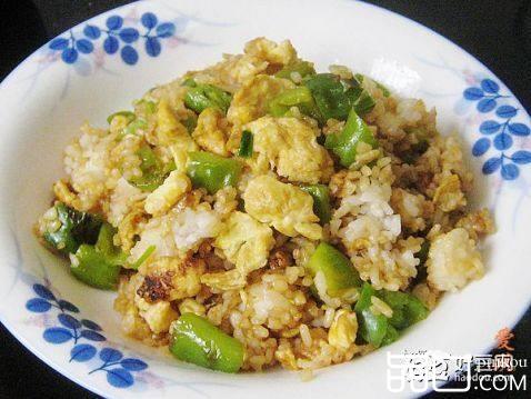 青椒酱油蛋炒饭
