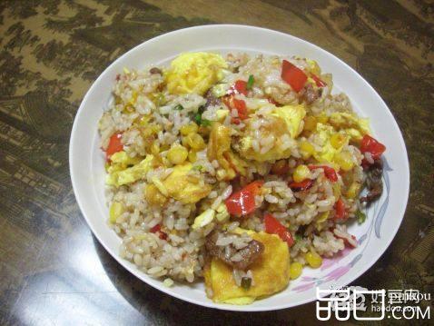 玉米粒炒鸡蛋米饭