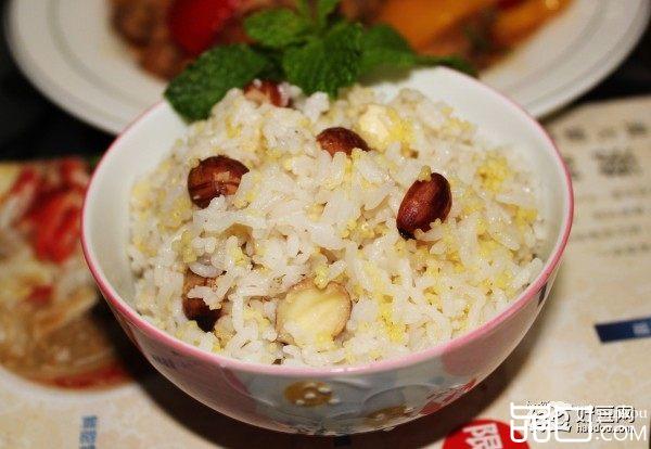 安神助眠的莲子小米饭