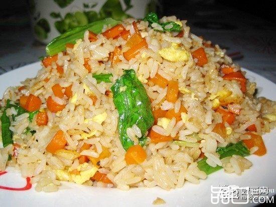 胡萝卜丁蛋炒饭