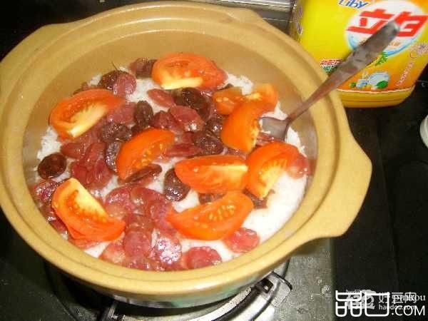番茄腊肠煲仔饭