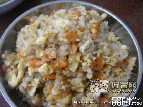 红萝卜鸡蛋炒饭