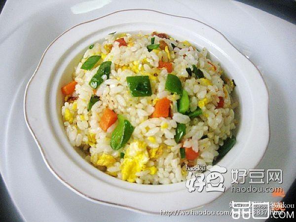 青椒胡萝卜蛋炒饭-首