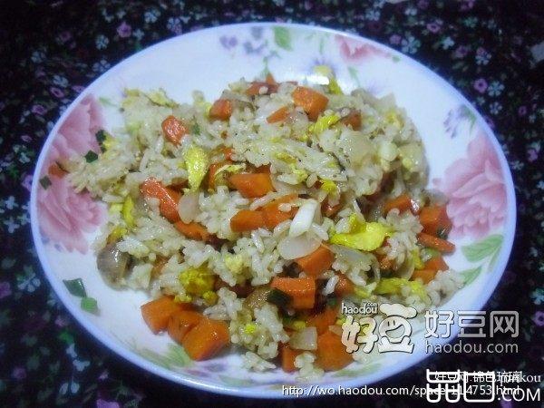 胡萝卜洋葱蛋炒饭