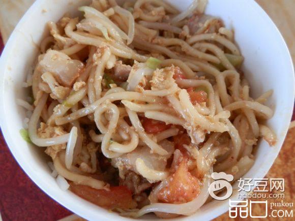 西红柿豆芽炒面