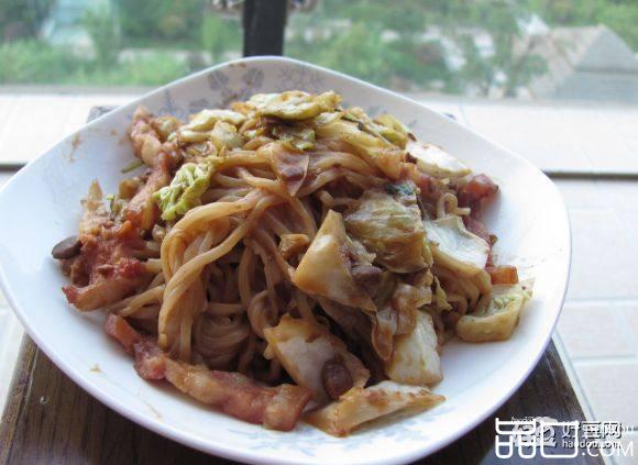 包菜焖面