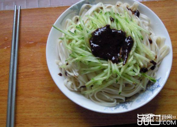 夏天简易—炸酱面