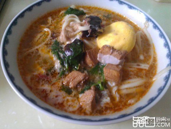 香菇鸡肉酱面