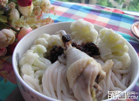花菜鸡肉面