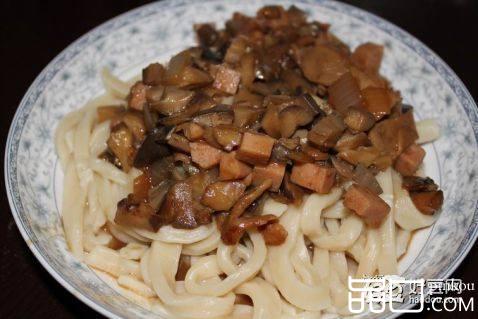 蘑菇卤手擀面