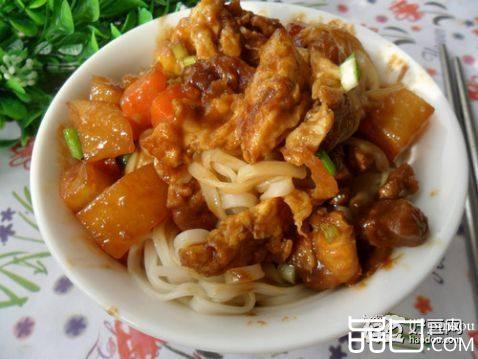 鸡蛋炸酱面