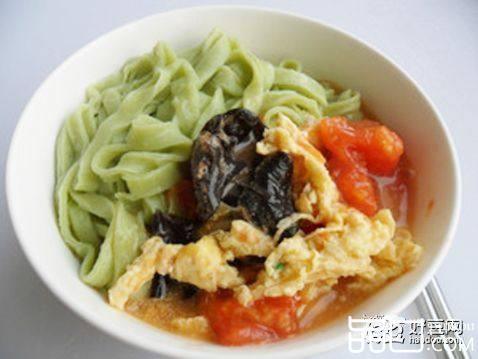 菠菜汁手擀面