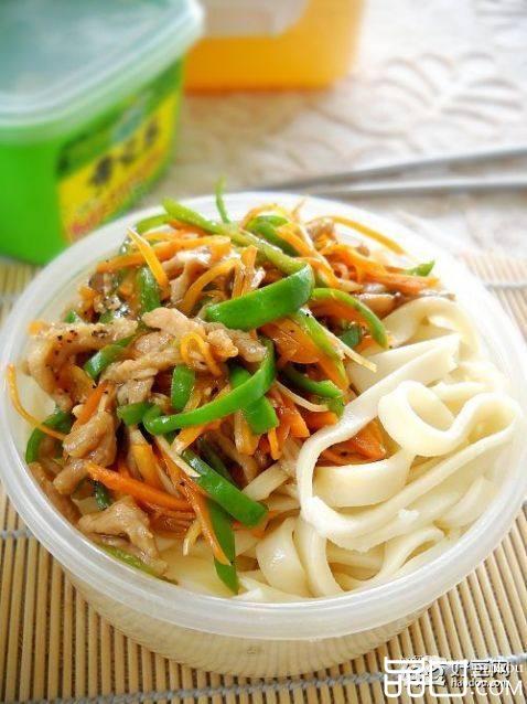 青椒豆酱肉丝鸡蛋面