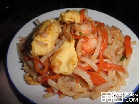 胡萝卜鸡蛋虾仁炒面条