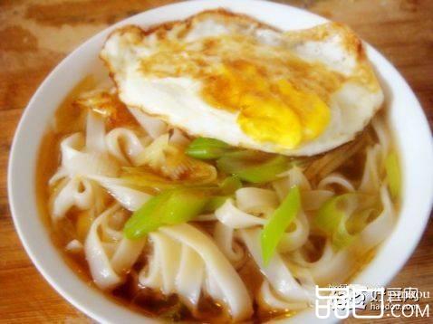 煎蛋麻油拌面