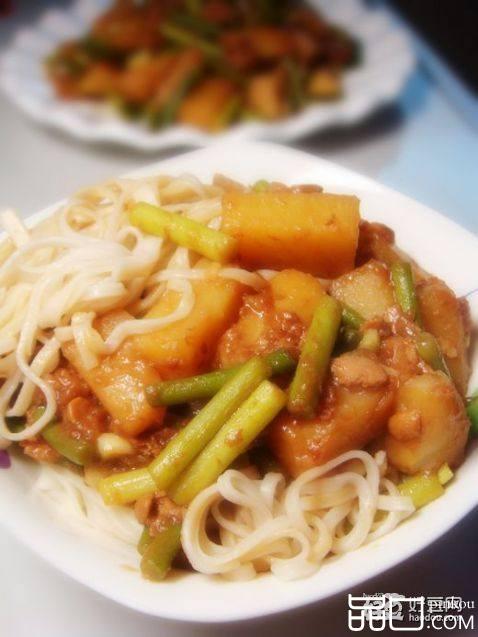 红烧土豆盖浇面