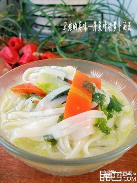 芹菜叶胡萝卜面条