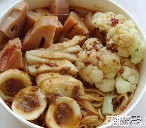 海味鲜蔬麻酱拌面