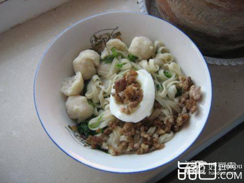 香脆肉末拌面条