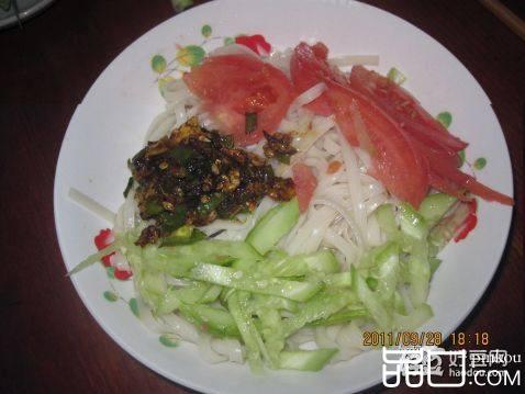 新鲜蔬菜炸酱面