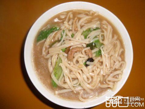 金针菇肉丝鸡汤面