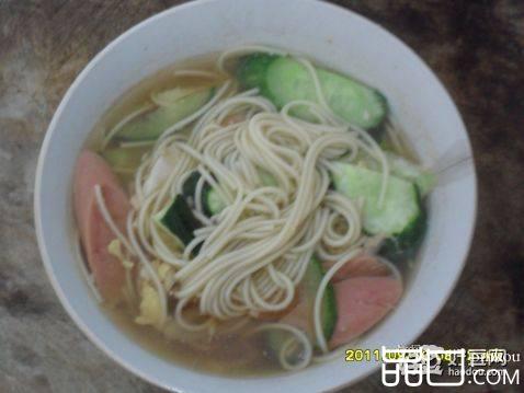 黄瓜火腿鸡蛋面