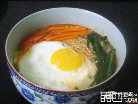 胡萝卜韭菜鸡蛋方便面