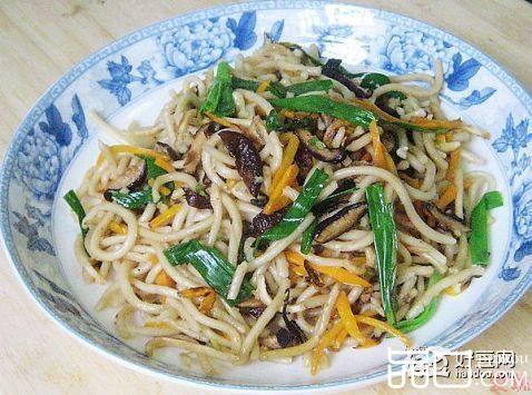 香菇胡萝卜炒面
