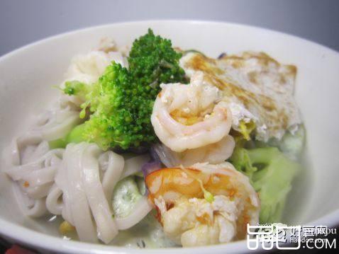 西兰花鲜虾鸡蛋面